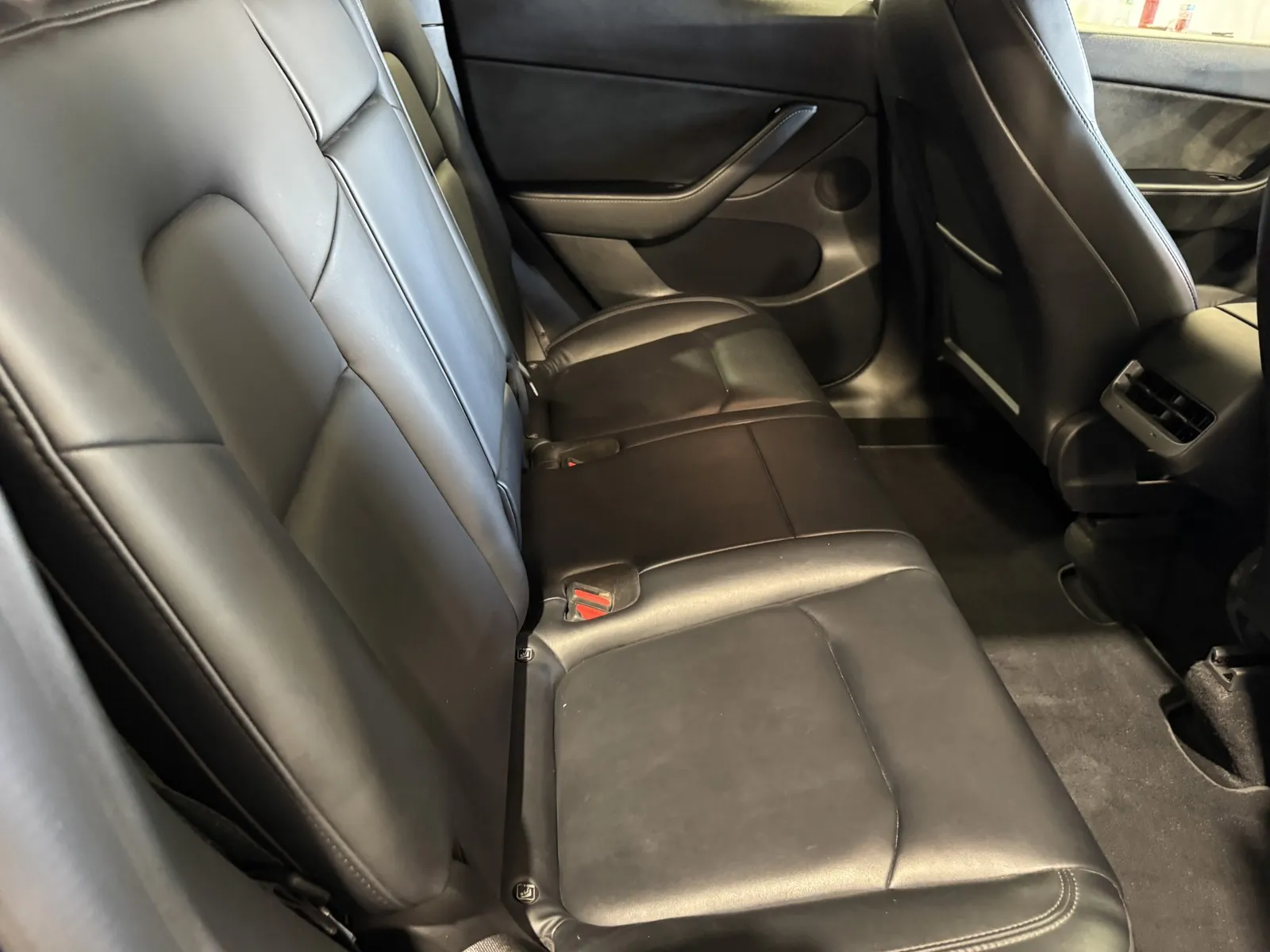 Tesla Model Y photo 8