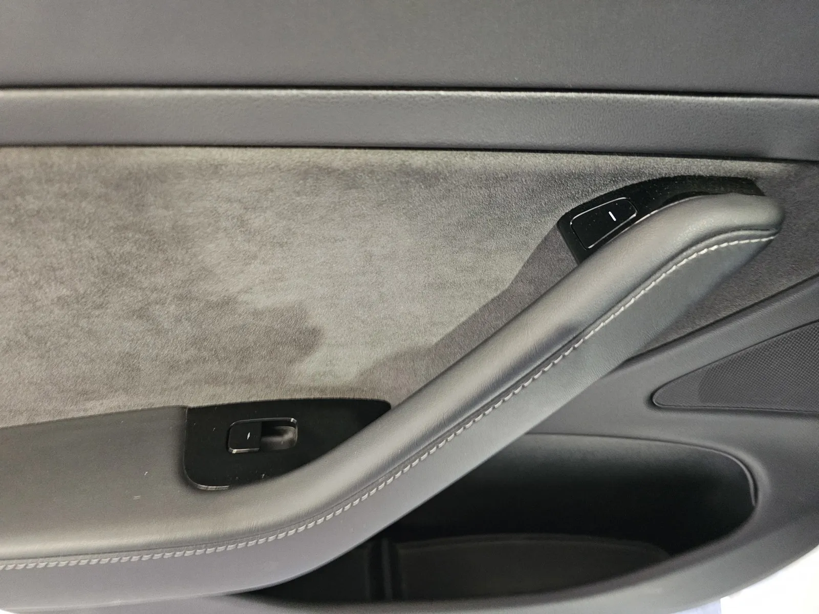 Tesla Model 3 photo 11