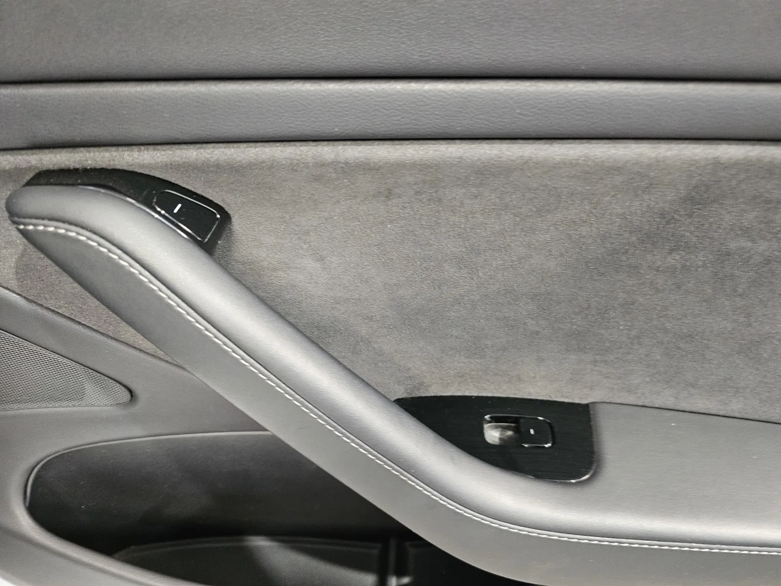 Tesla Model 3 photo 8