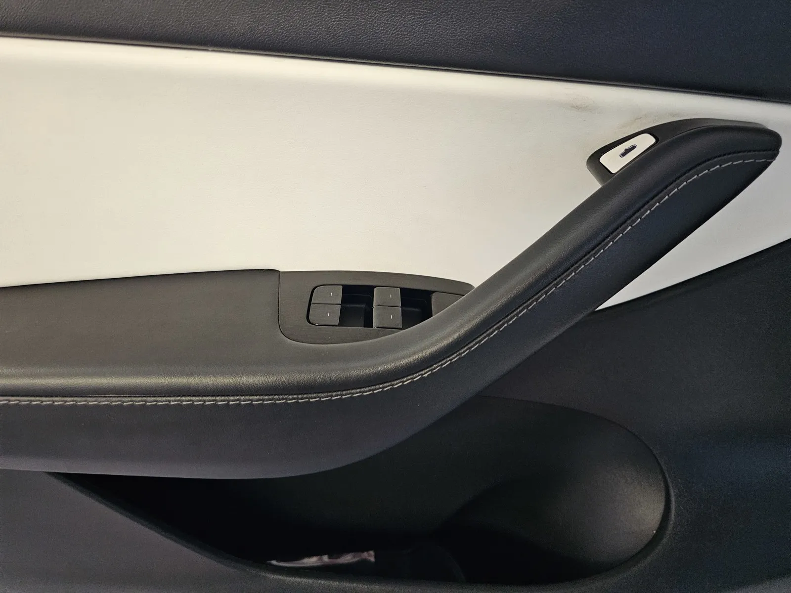 Tesla Model Y photo 13