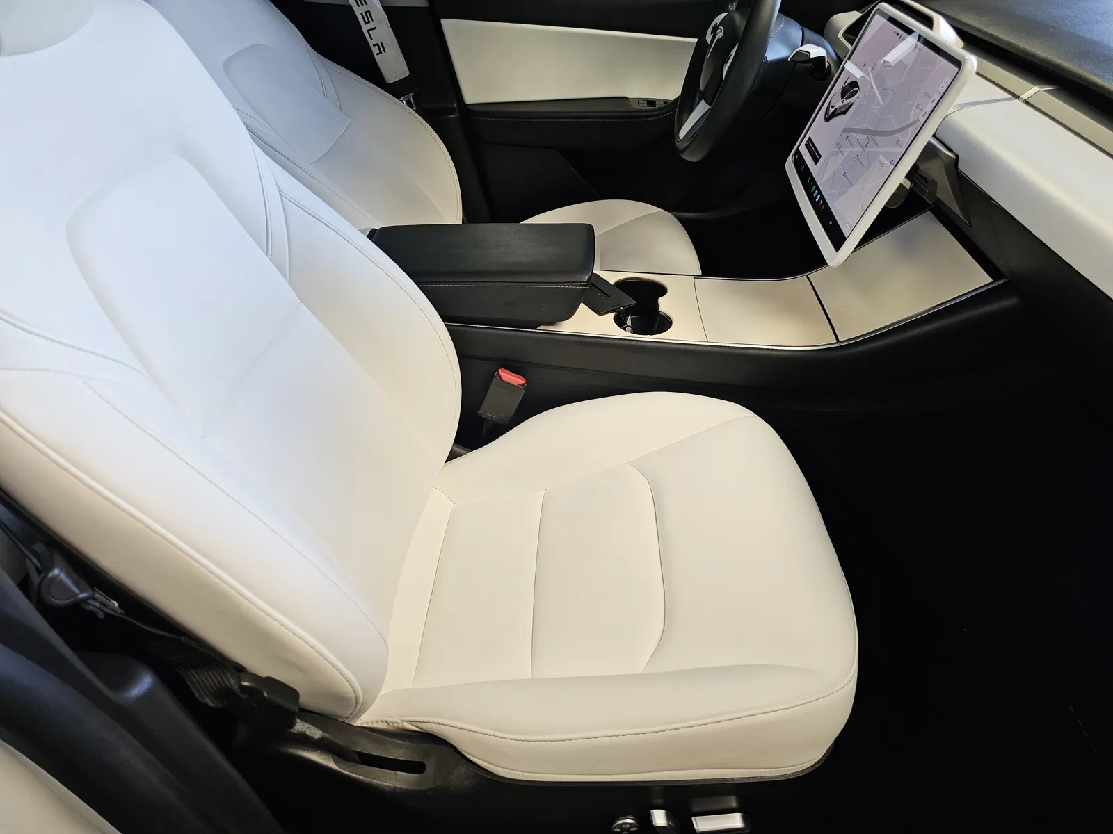 Tesla Model Y photo 7