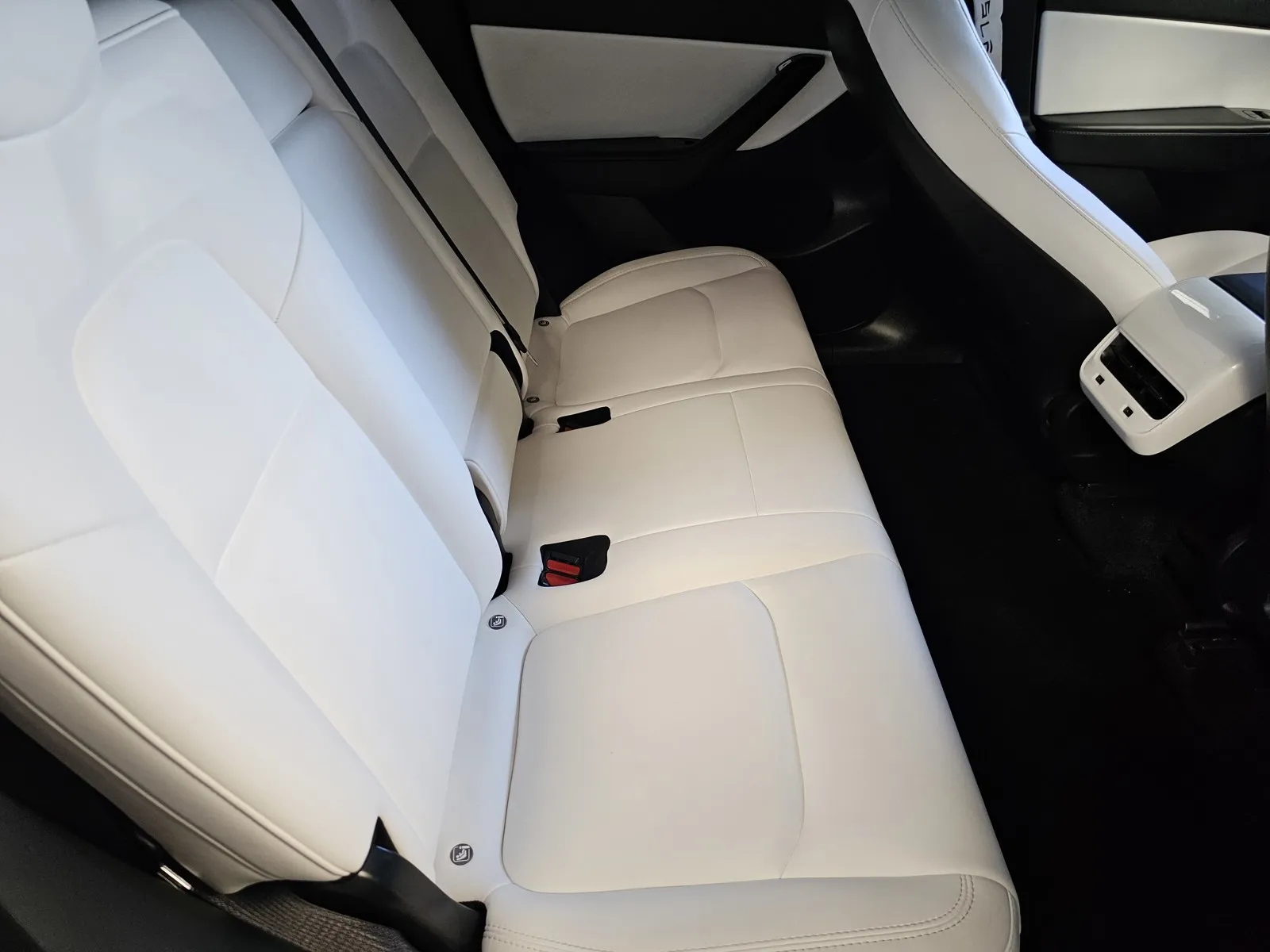 Tesla Model Y photo 9