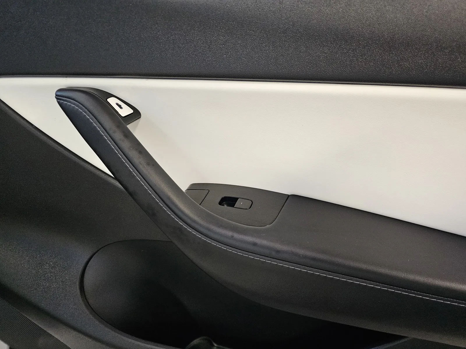 Tesla Model Y photo 6