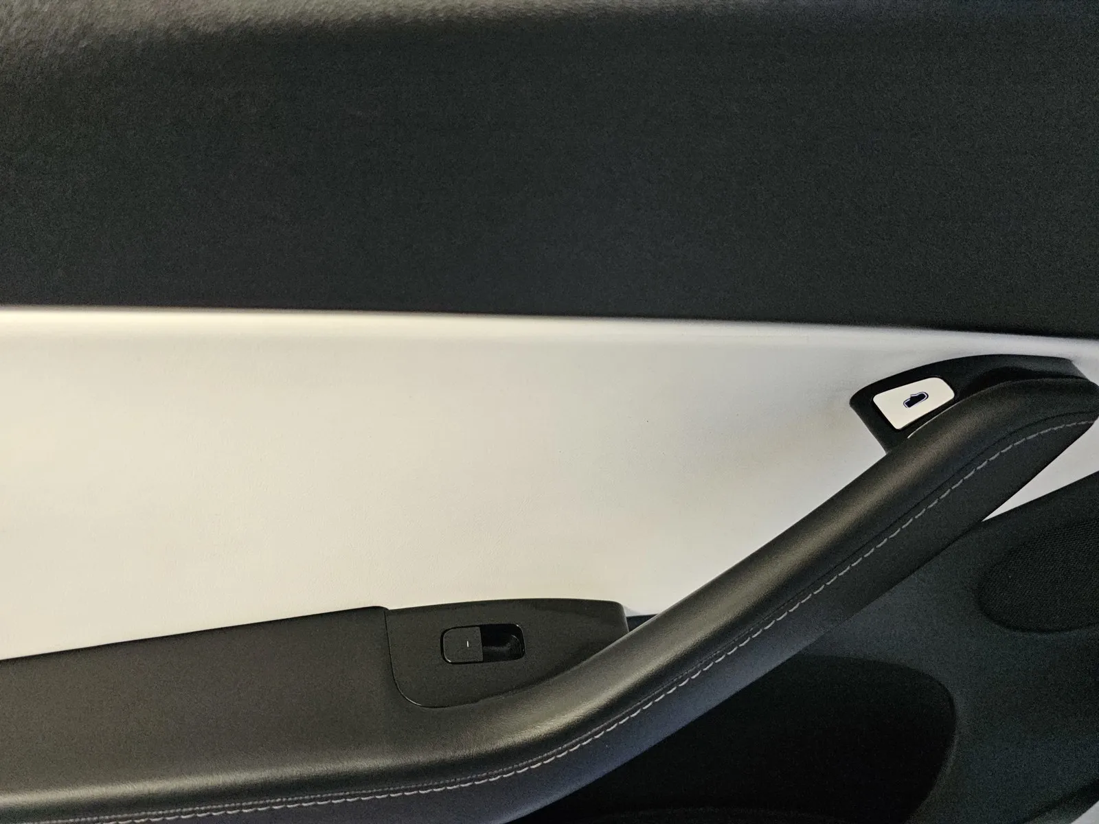 Tesla Model Y photo 11