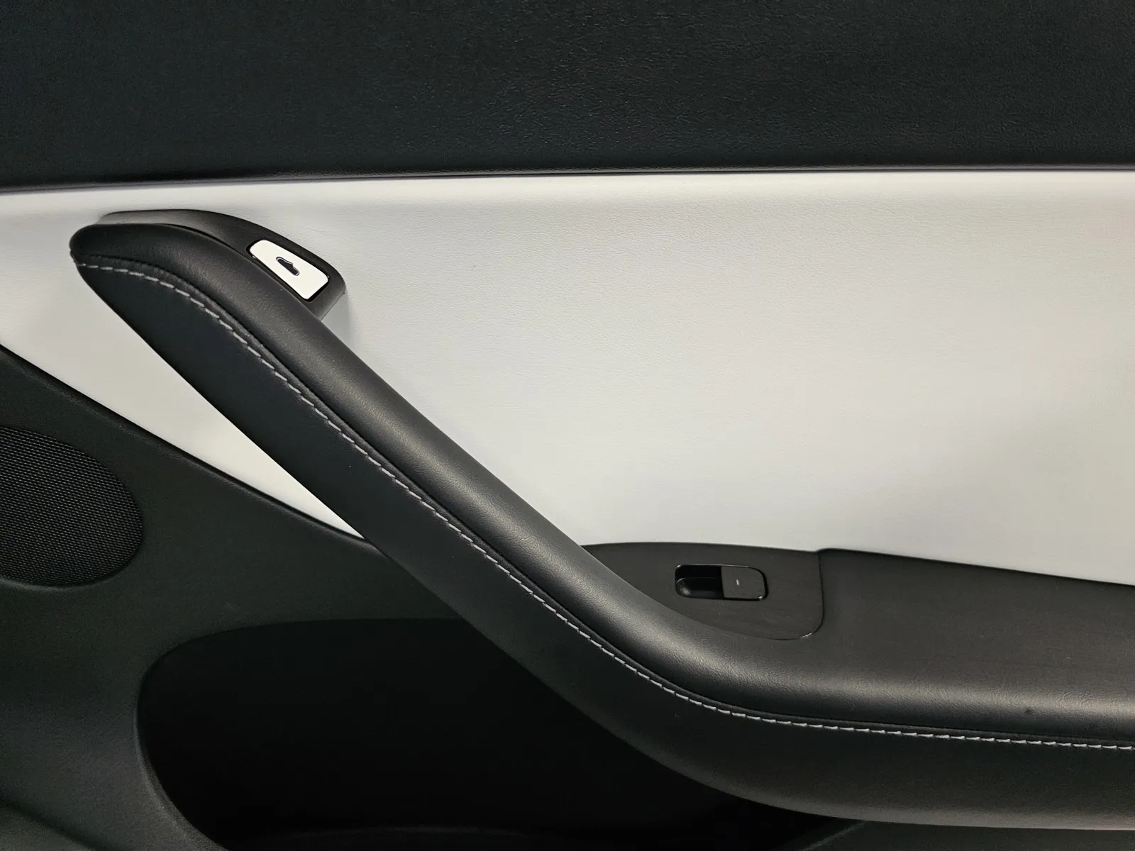 Tesla Model Y photo 8