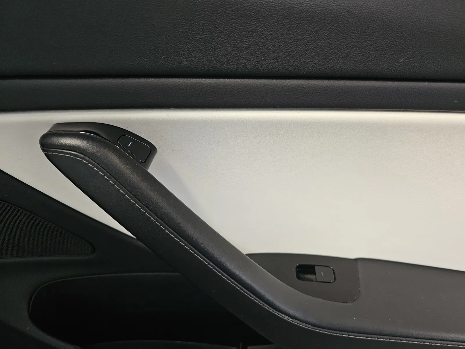 Tesla Model 3 photo 8