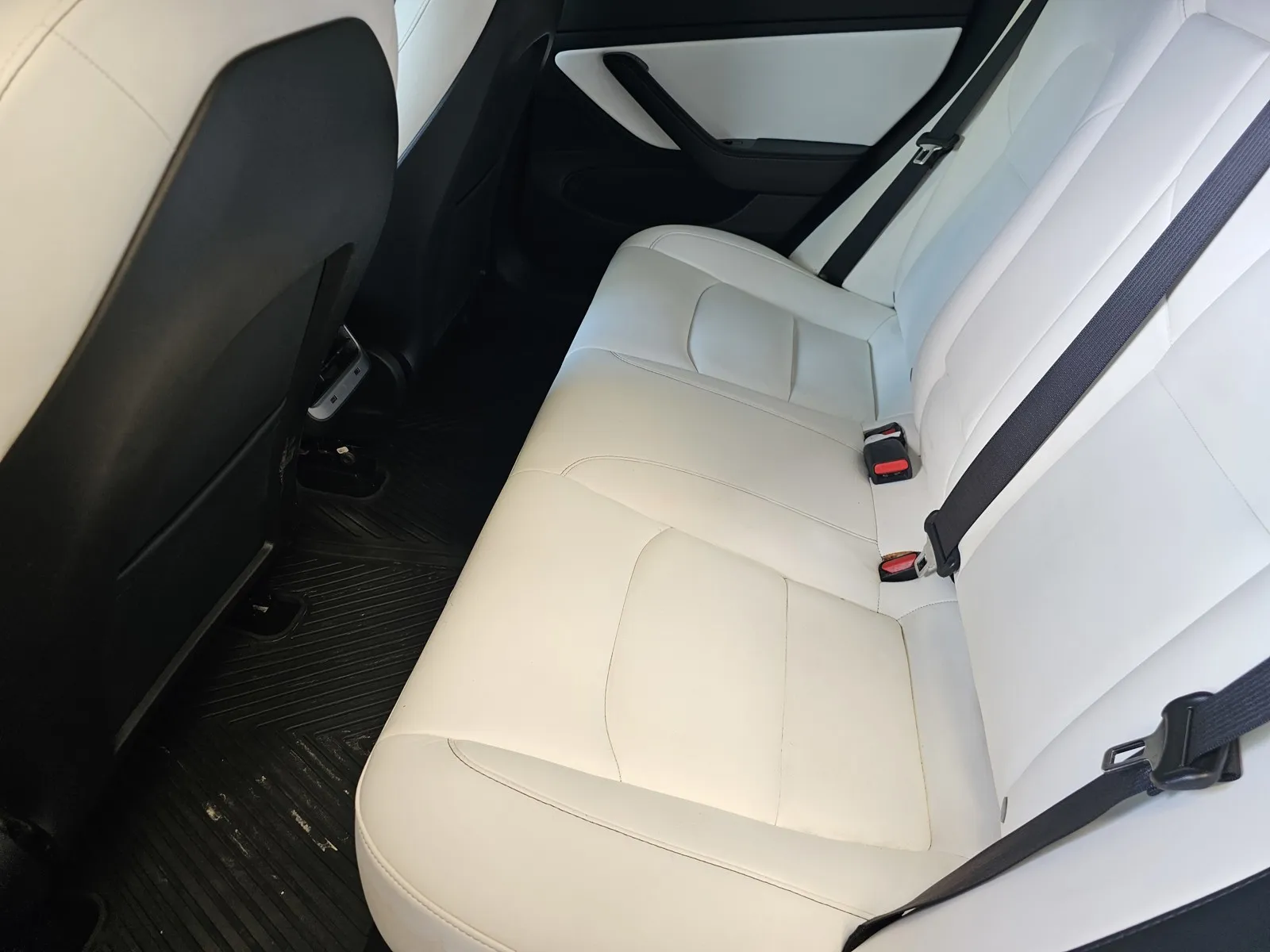 Tesla Model 3 photo 12