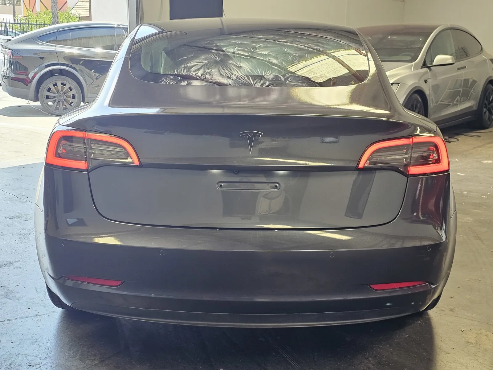 Tesla Model 3 photo 3