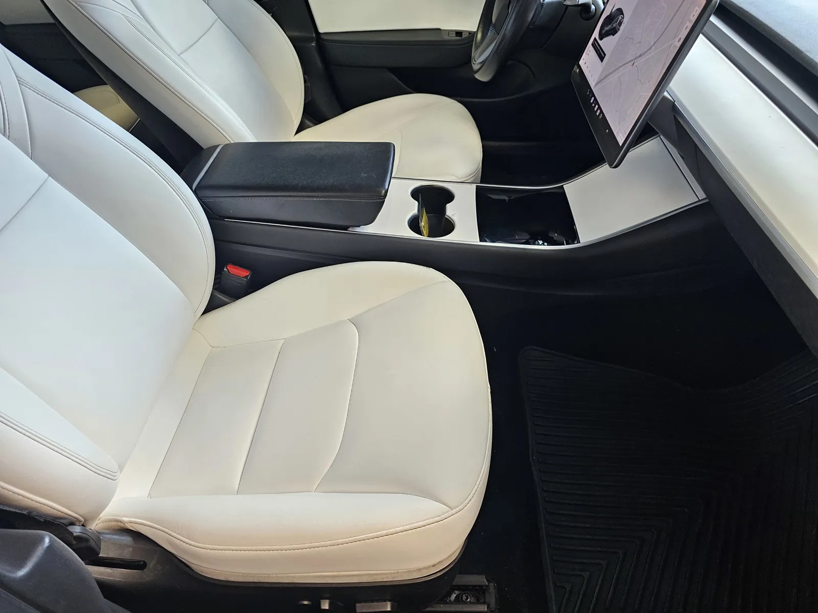 Tesla Model 3 photo 7