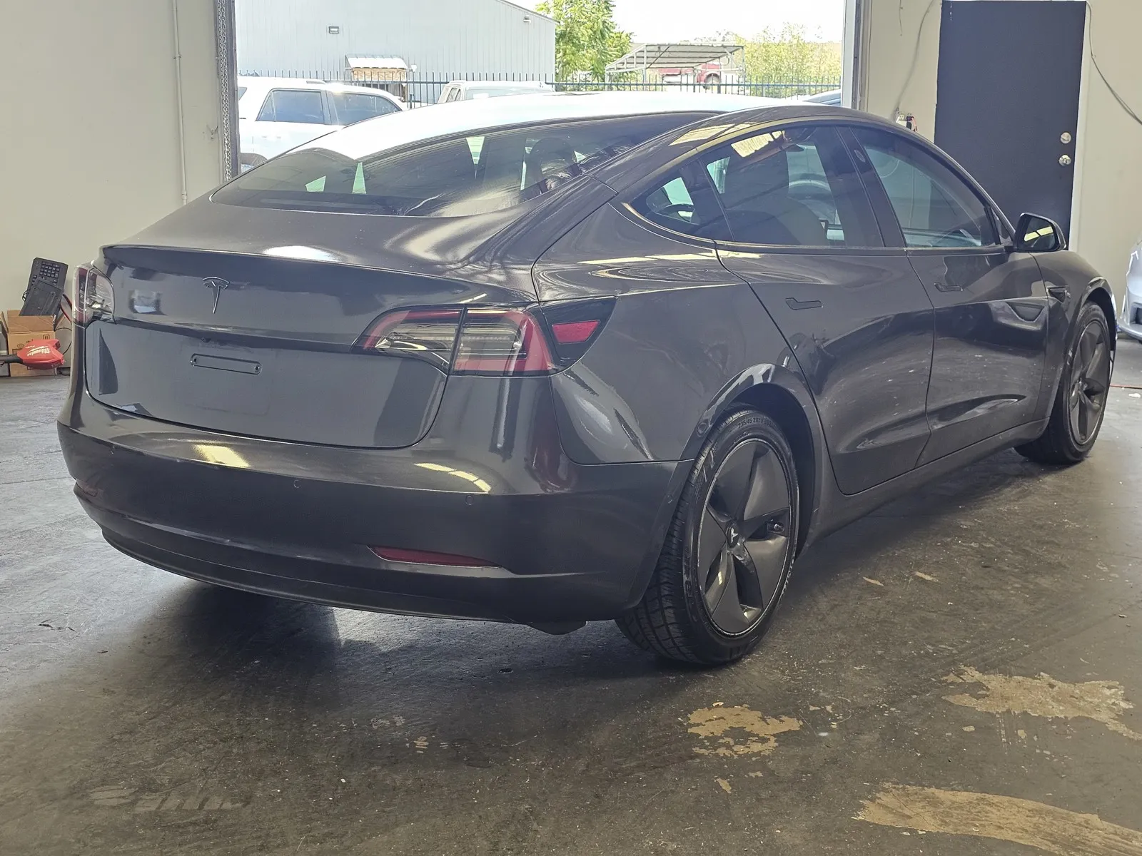Tesla Model 3 photo 4