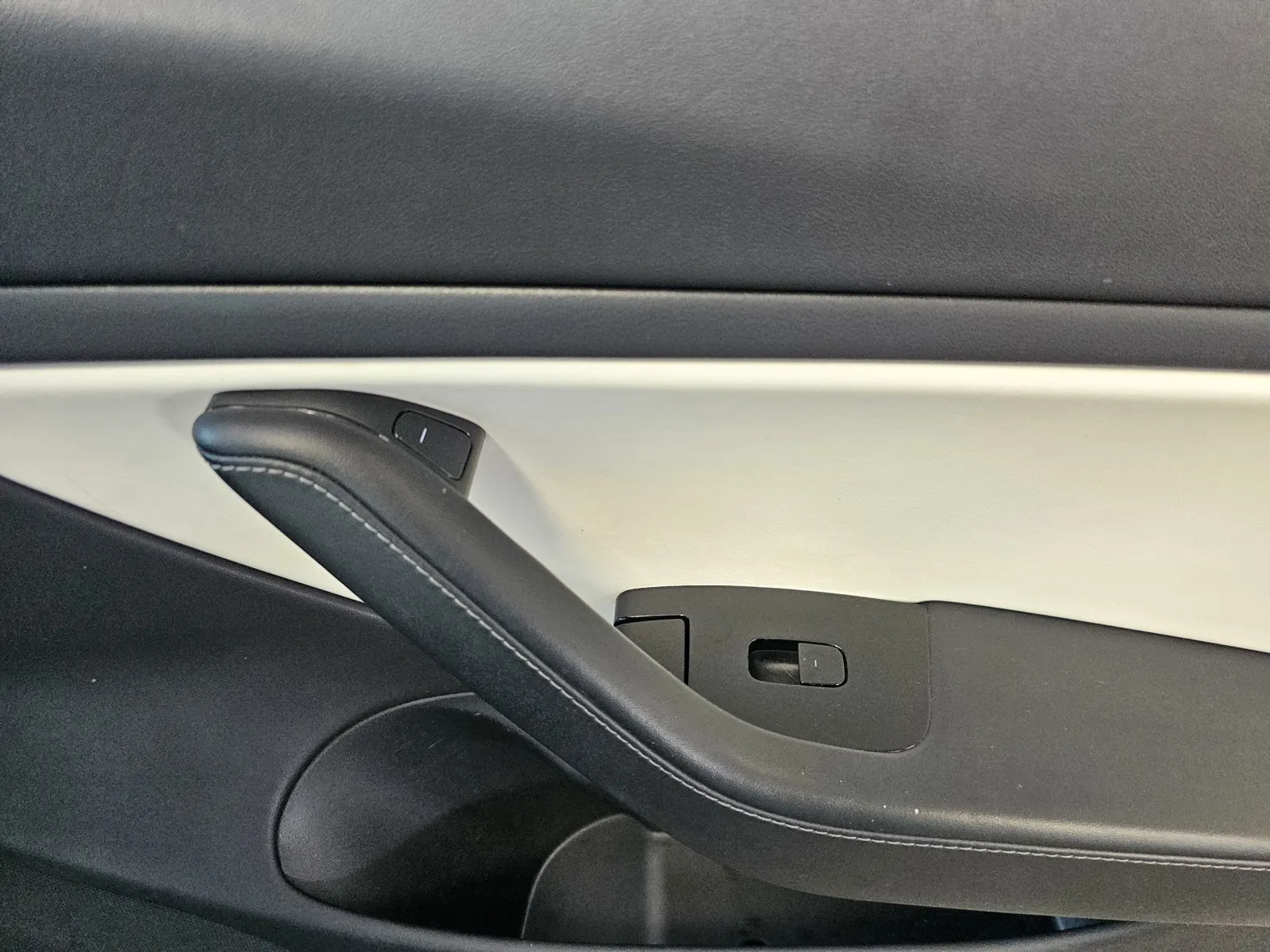 Tesla Model 3 photo 6