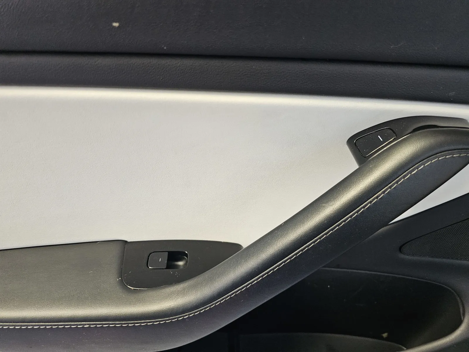 Tesla Model 3 photo 11
