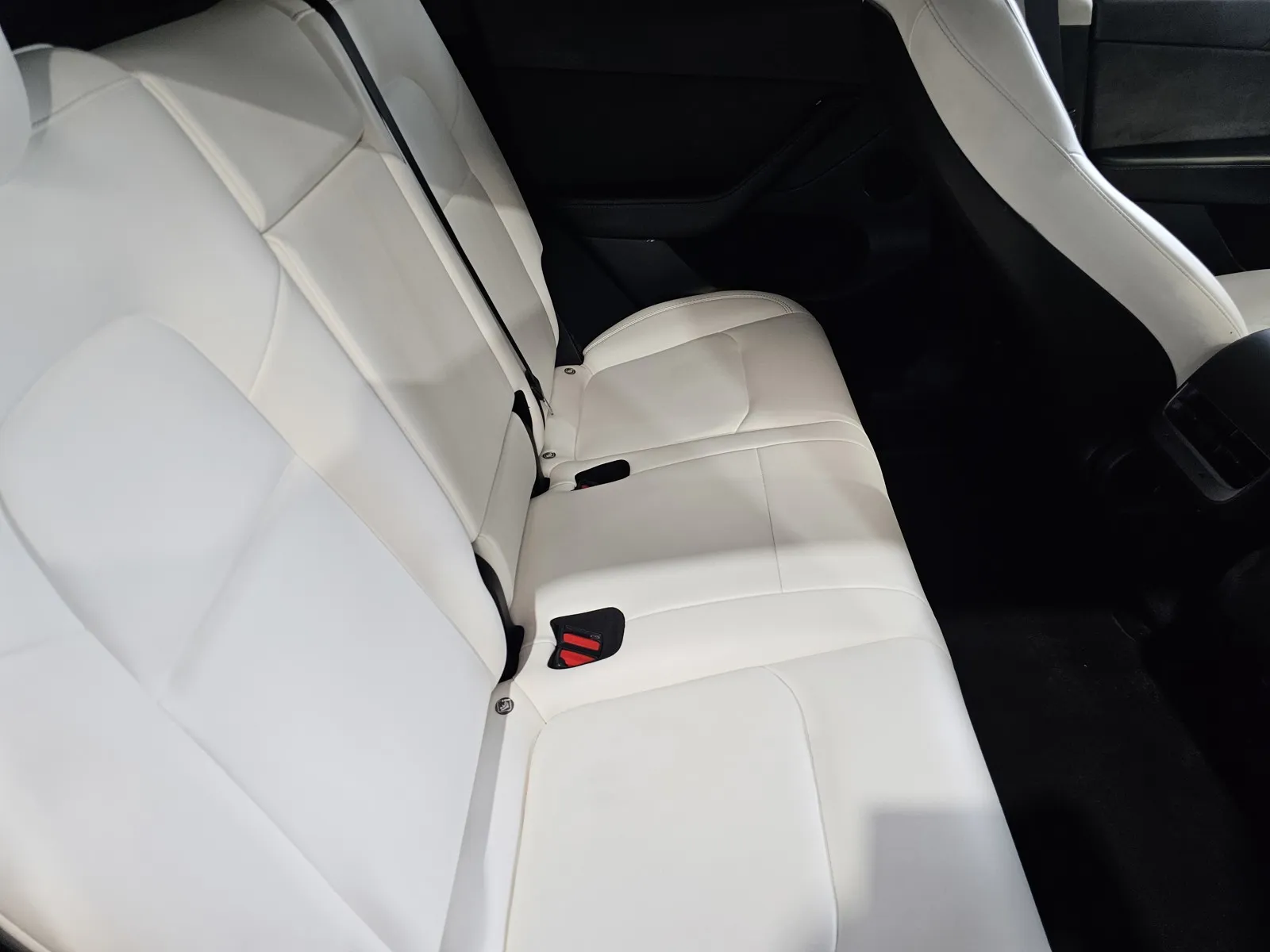 Tesla Model Y photo 8
