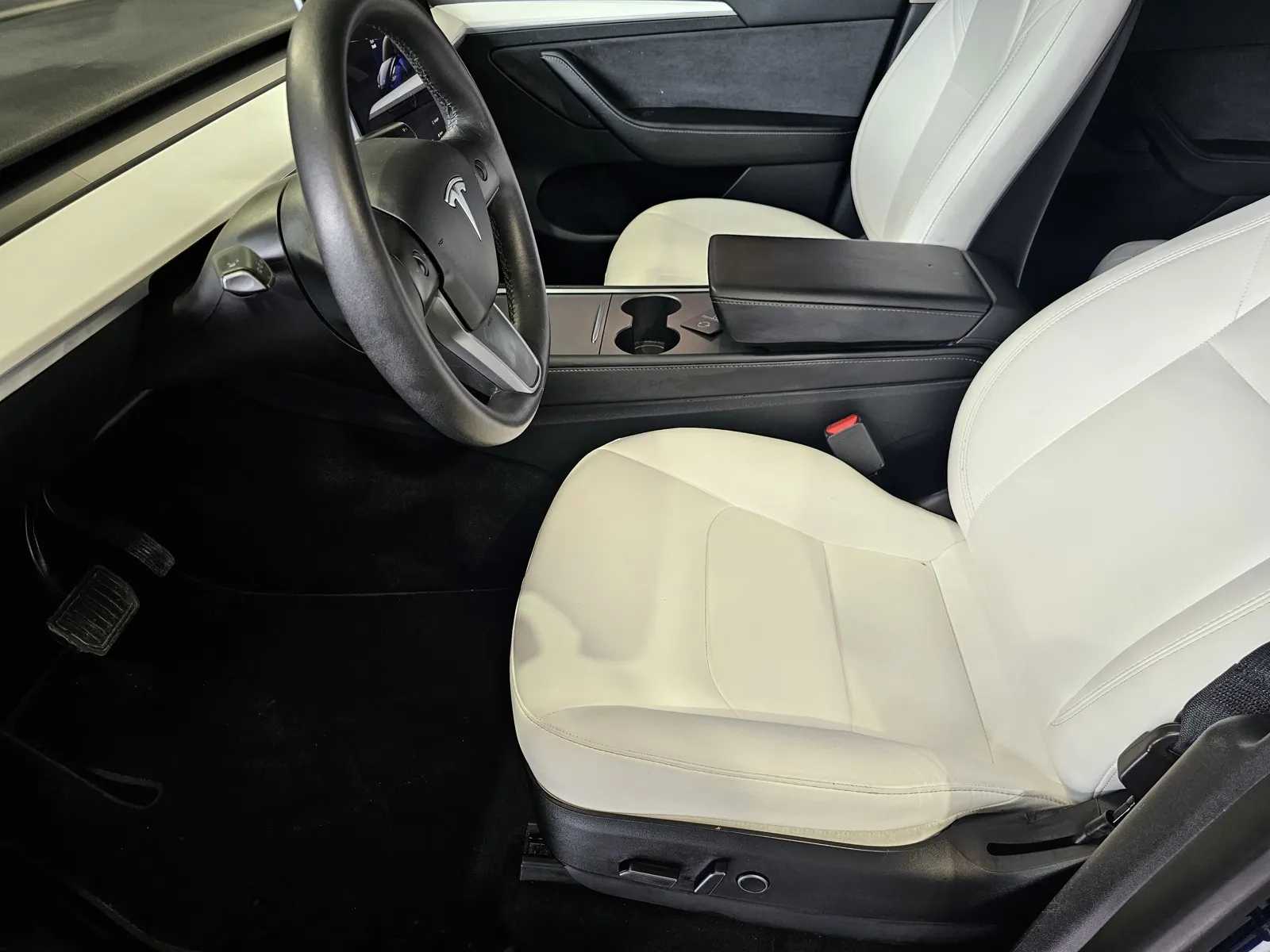 Tesla Model Y photo 14