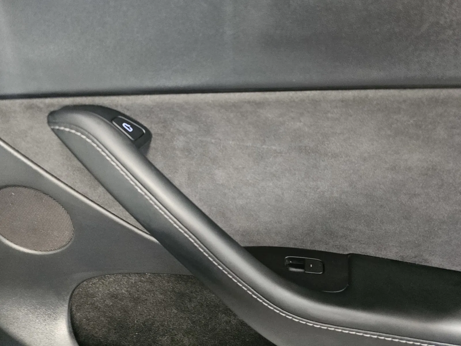Tesla Model Y photo 7