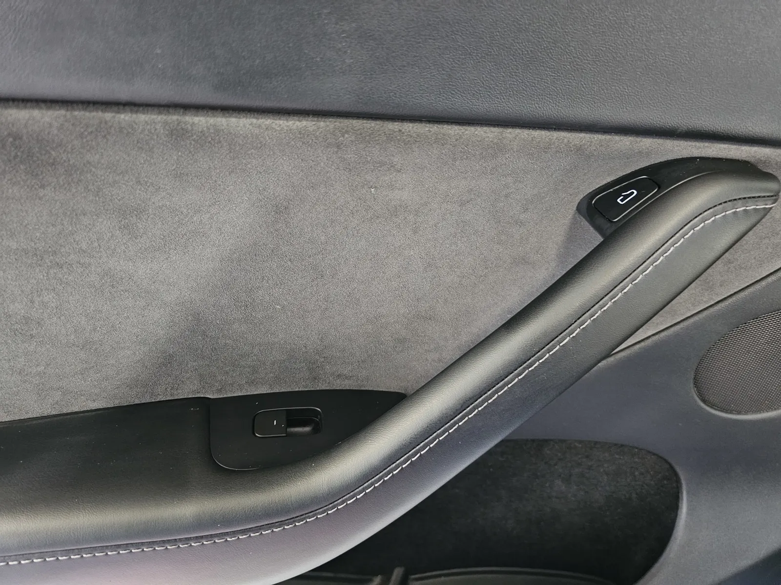 Tesla Model Y photo 11