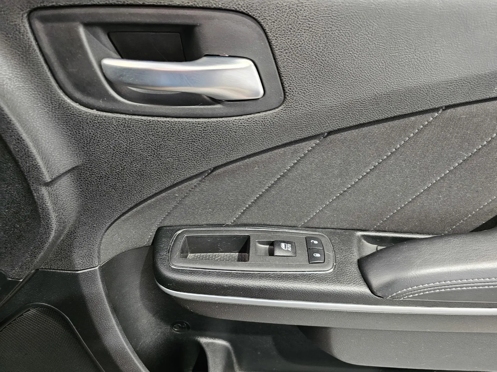 Dodge Charger photo 6