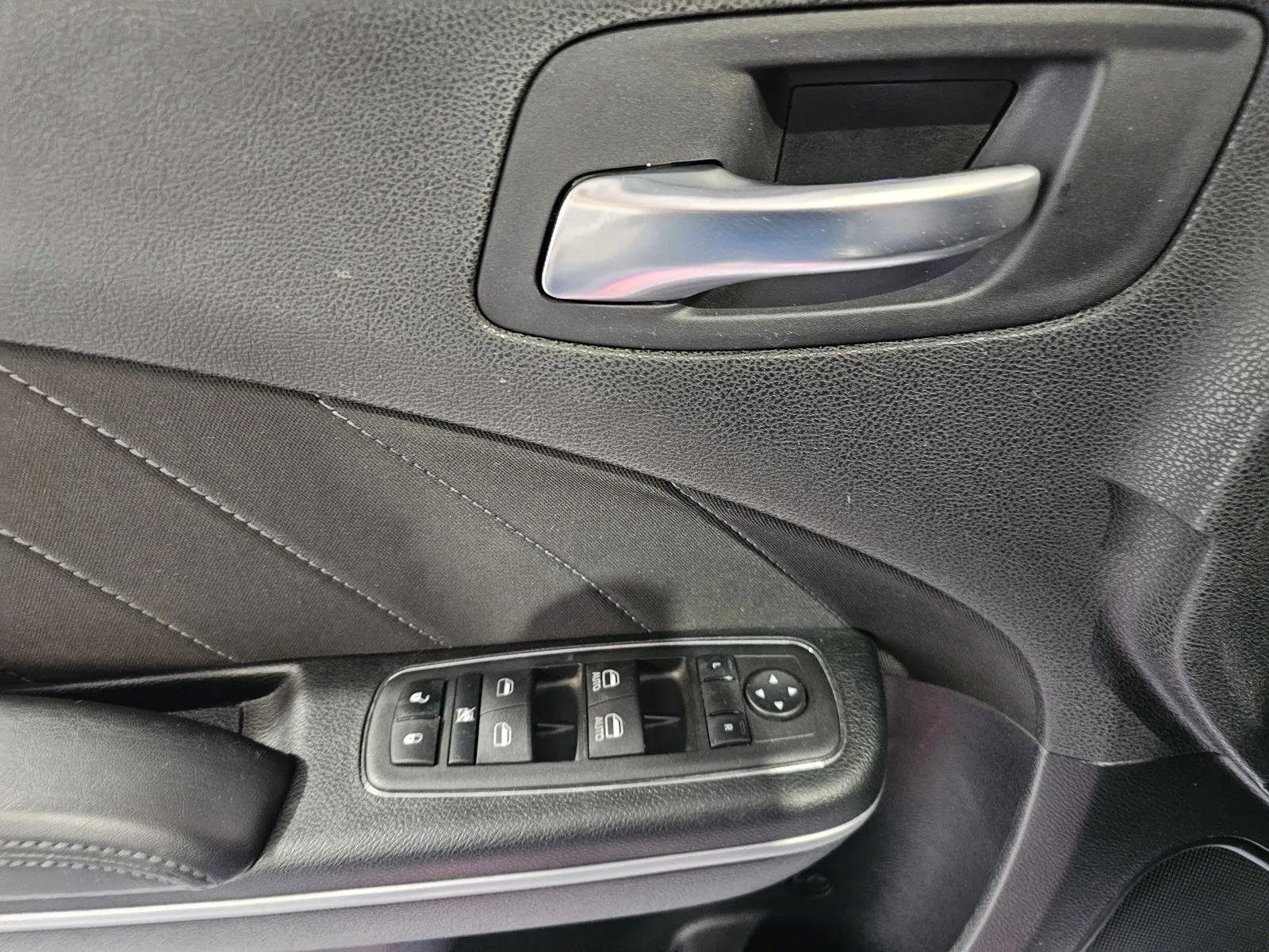 Dodge Charger photo 13