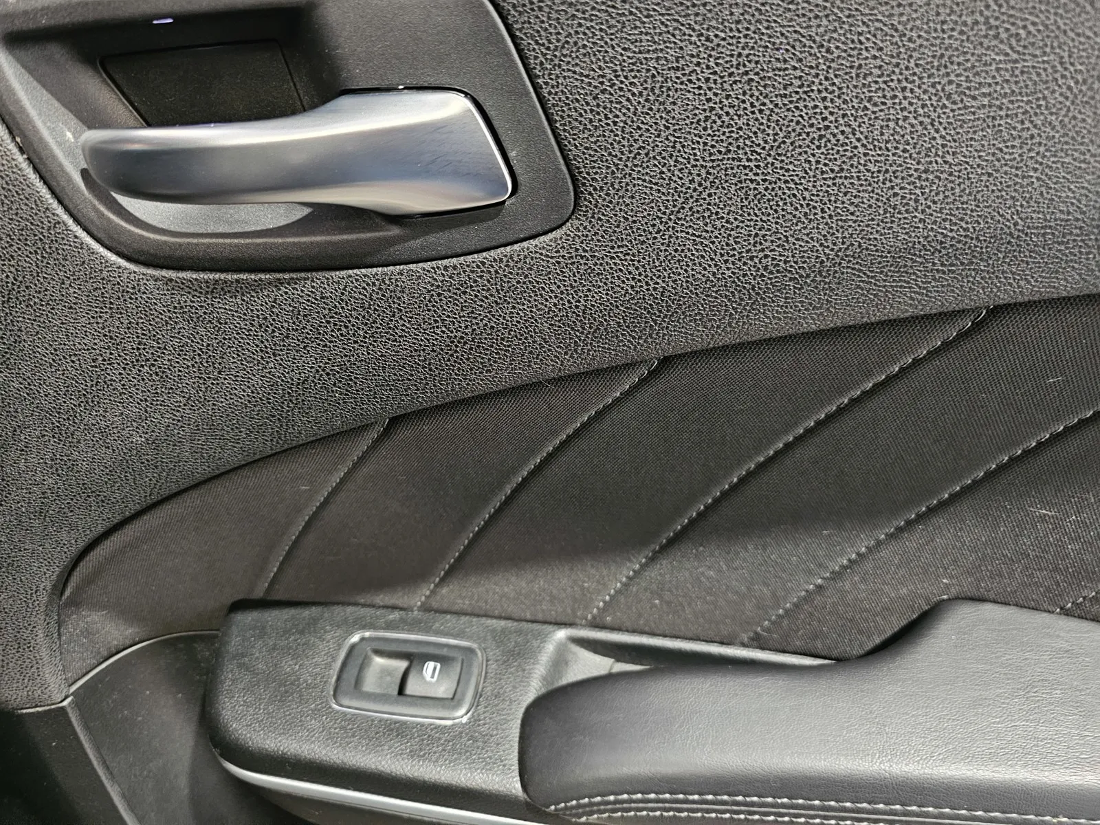 Dodge Charger photo 8