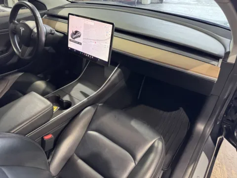 More photos of 2019 Tesla Model 3 Standard Range Plus at Premium Autos - Norco, CA
