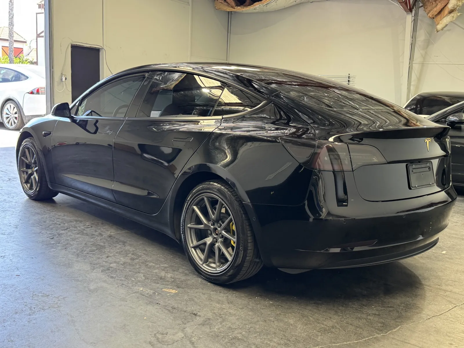 Tesla Model 3 photo 2