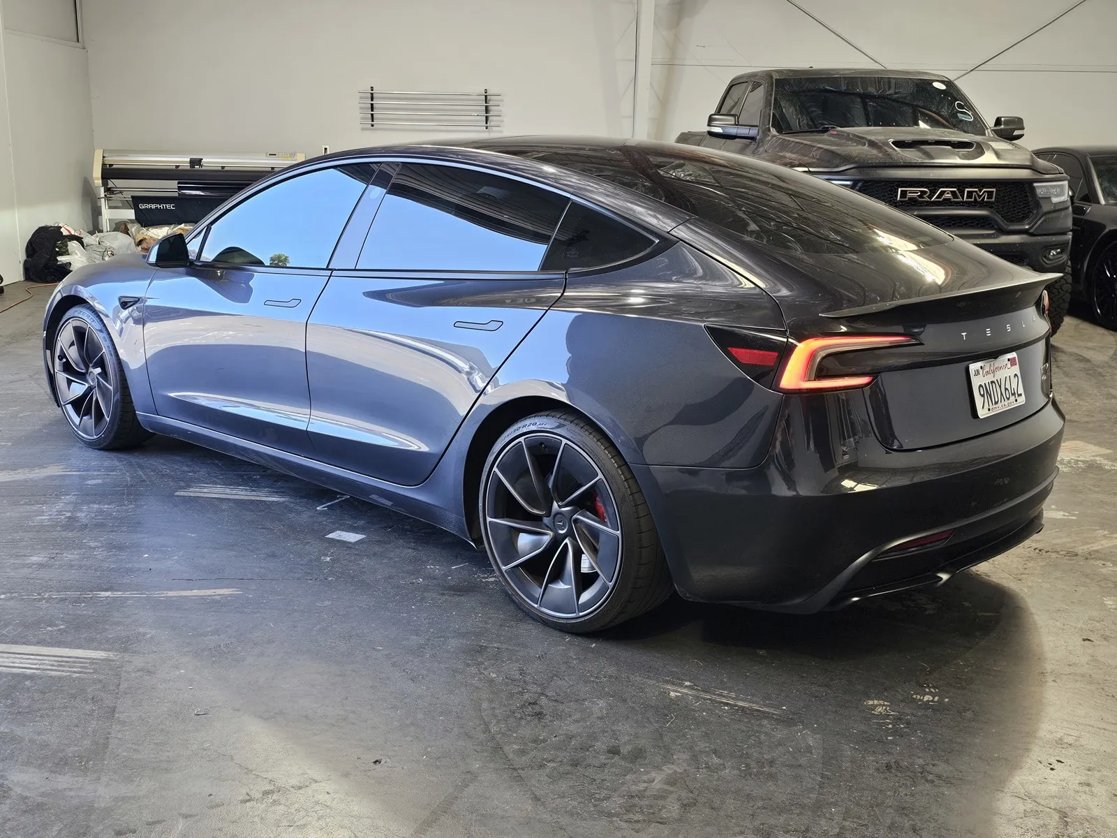 Tesla Model 3 photo 2