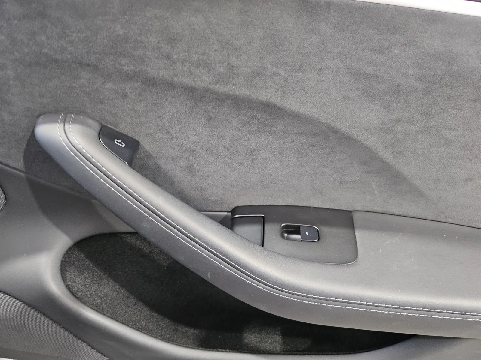 Tesla Model 3 photo 6