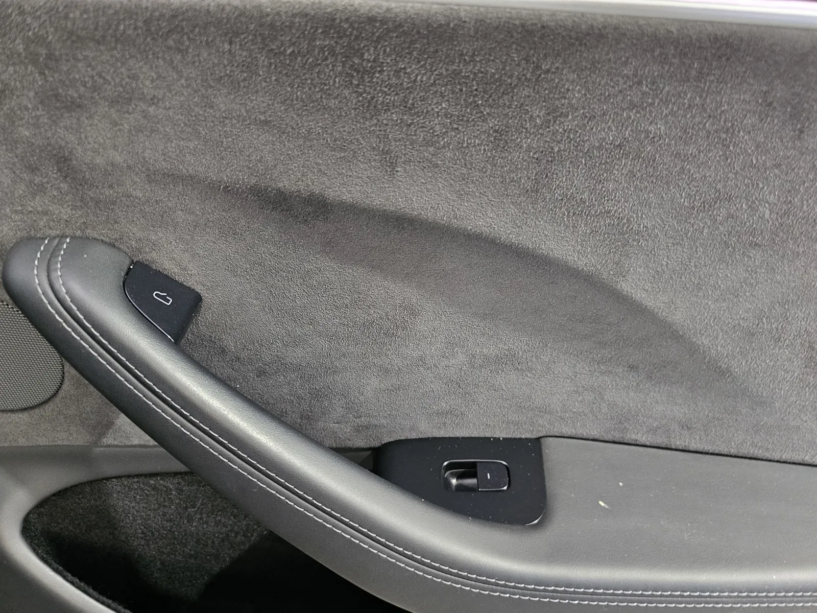 Tesla Model 3 photo 8