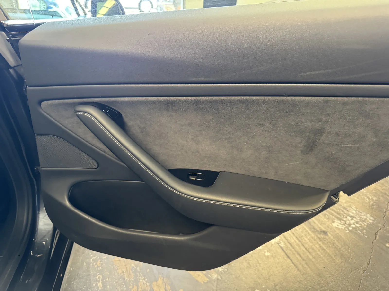 Tesla Model 3 photo 9