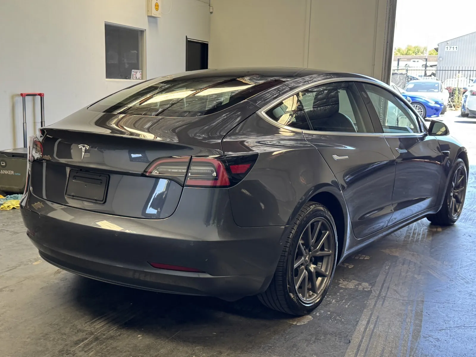 Tesla Model 3 photo 4