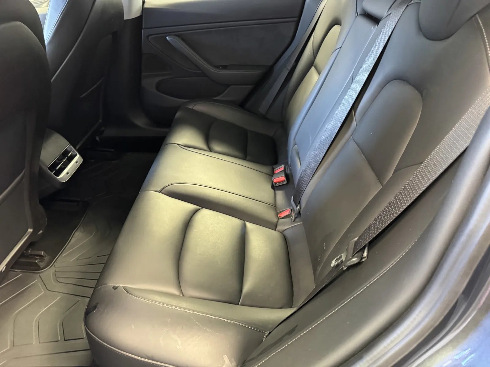Tesla Model 3 photo 10
