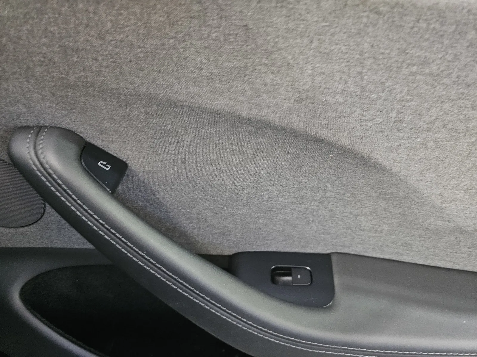 Tesla Model 3 photo 8