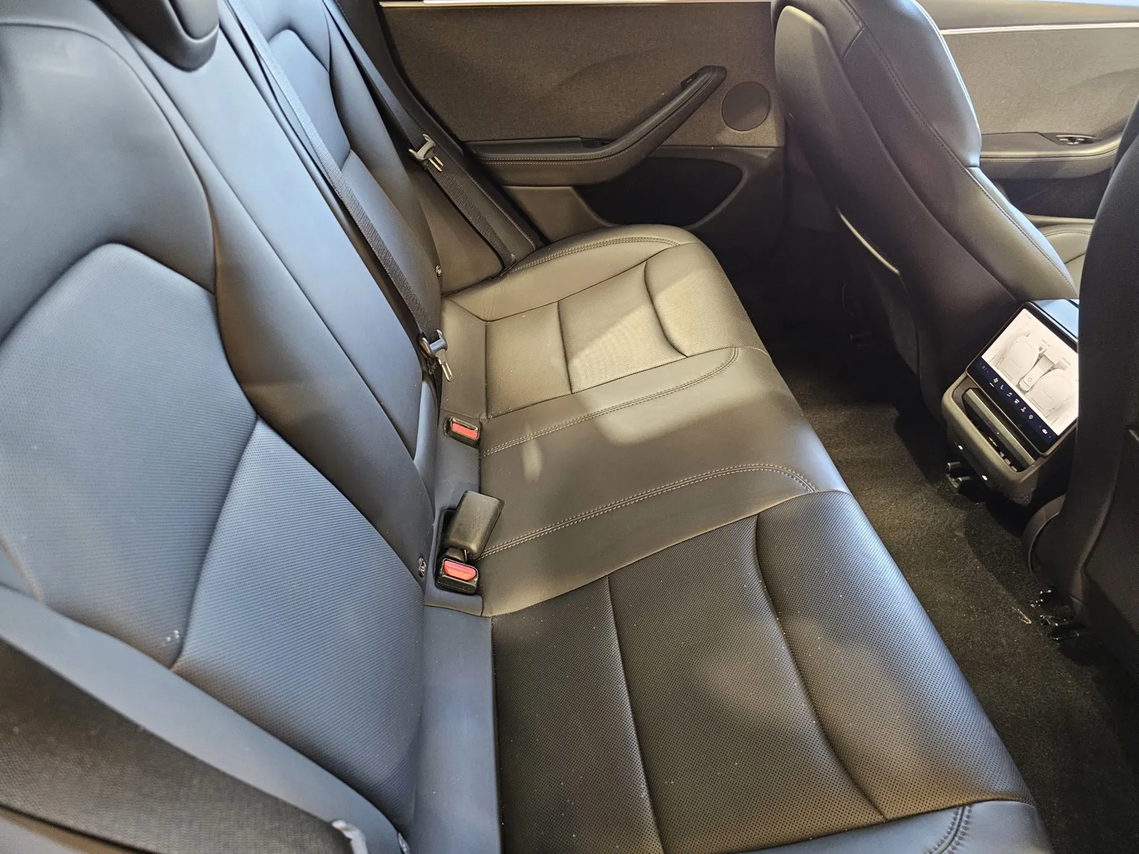Tesla Model 3 photo 9