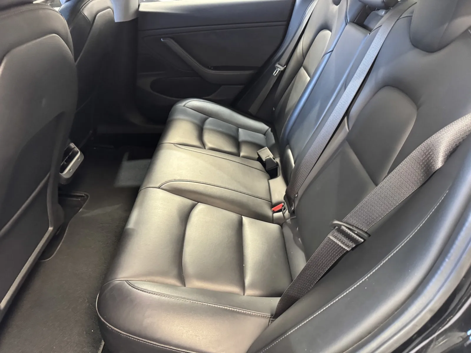 Tesla Model 3 photo 10