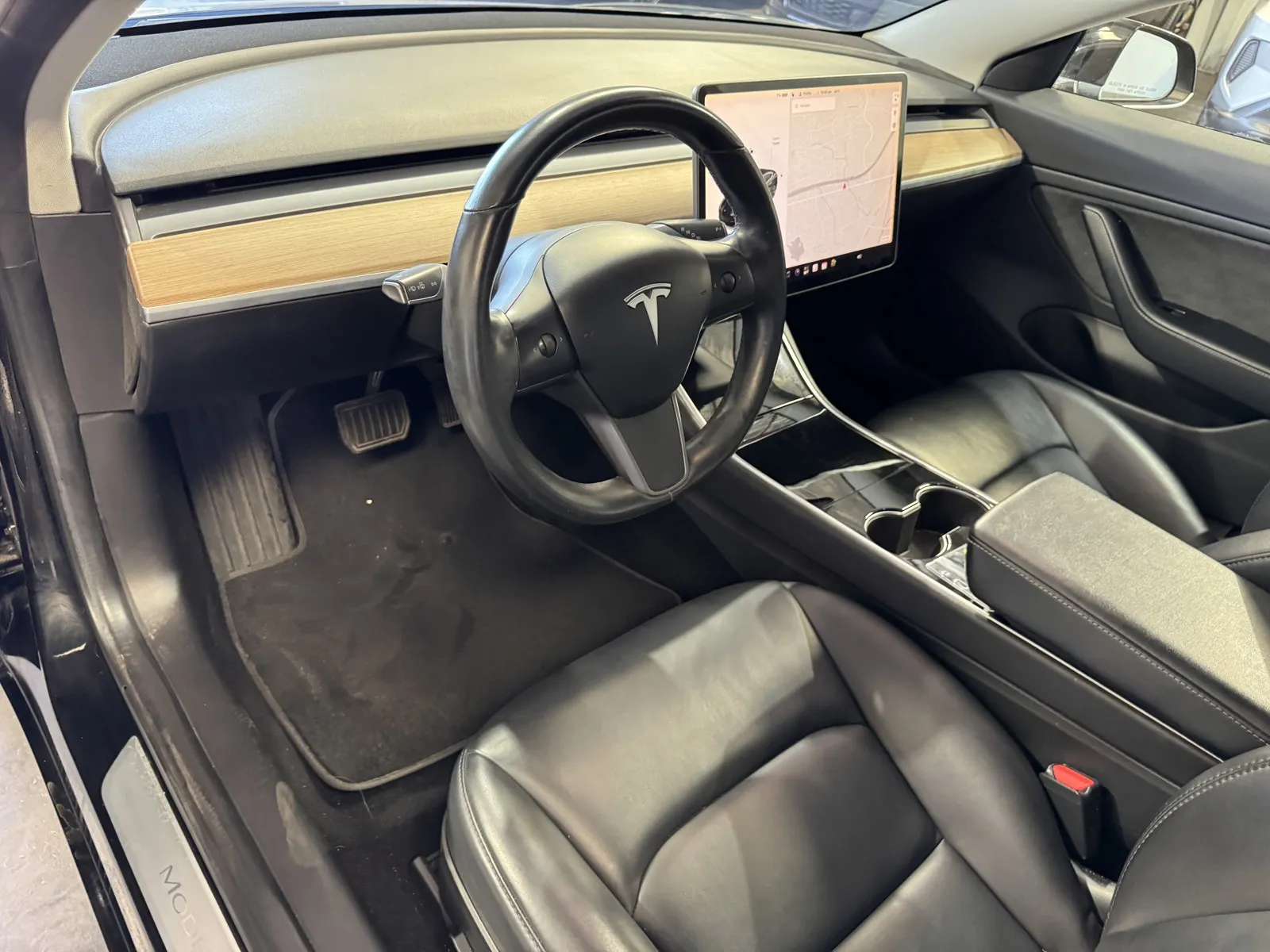Tesla Model 3 photo 11
