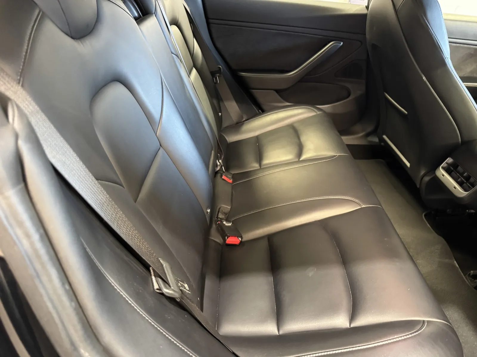 Tesla Model 3 photo 8