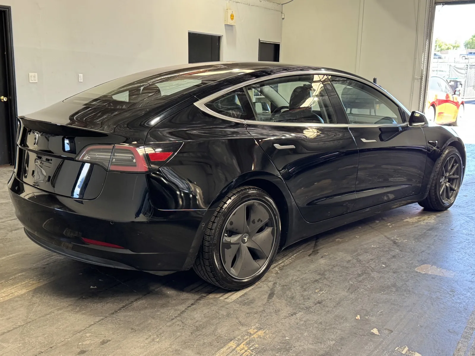 Tesla Model 3 photo 4