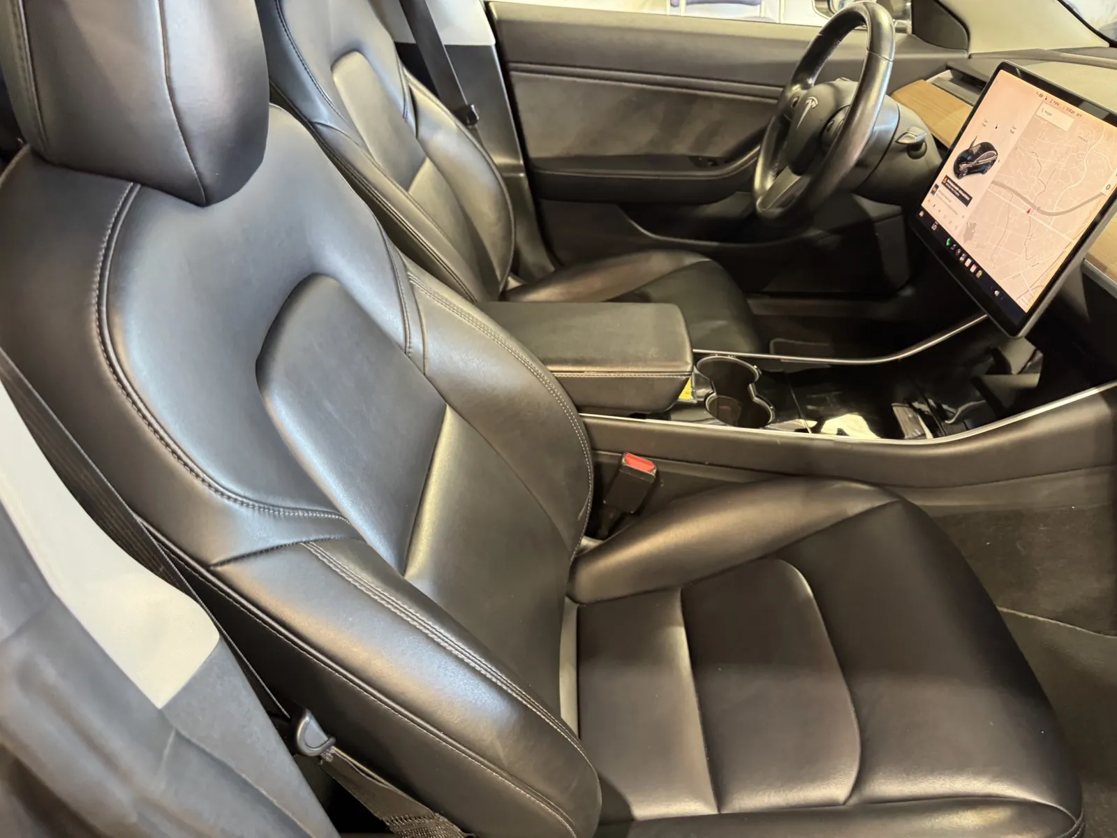 Tesla Model 3 photo 6