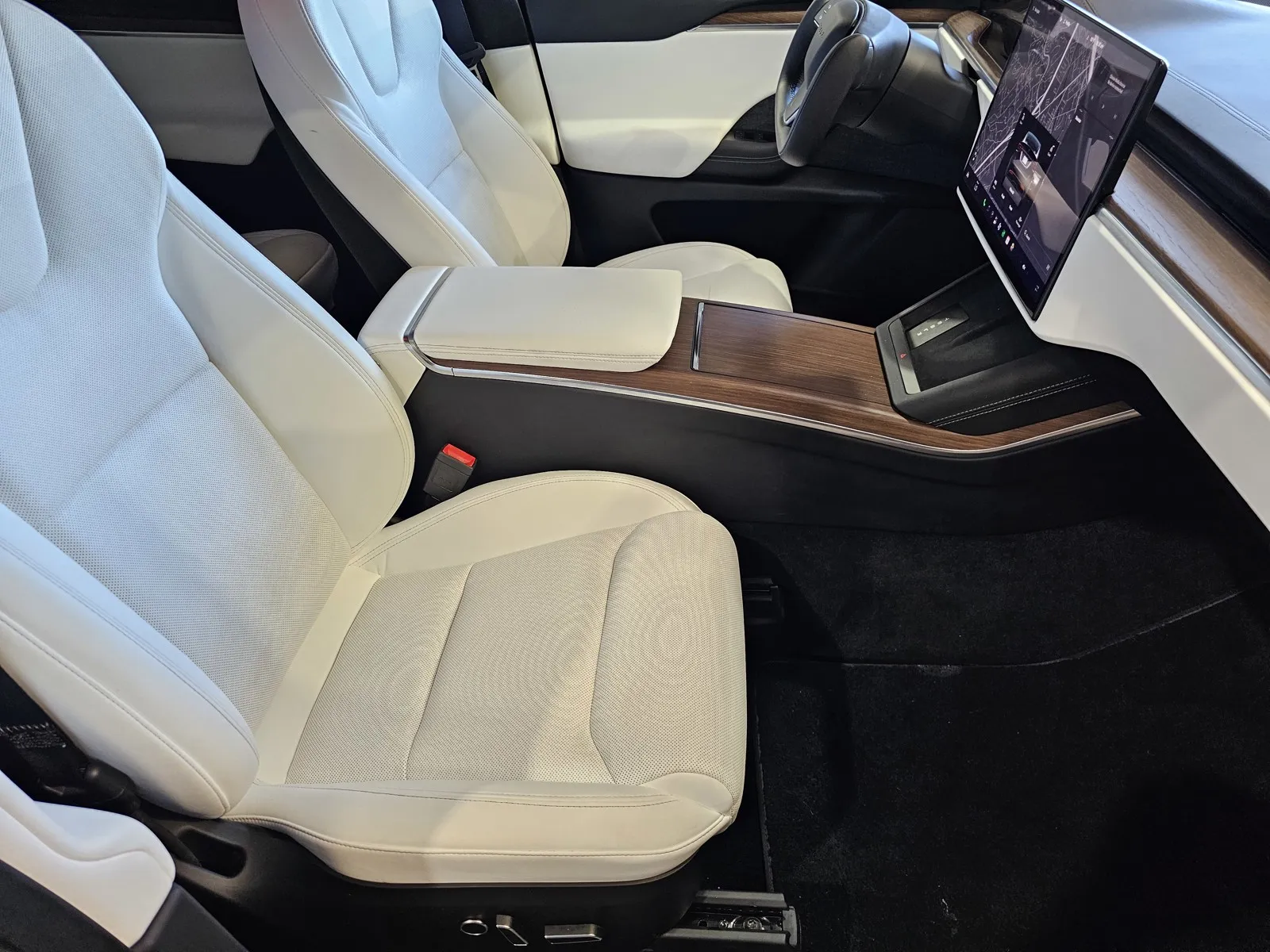 Tesla Model X photo 7