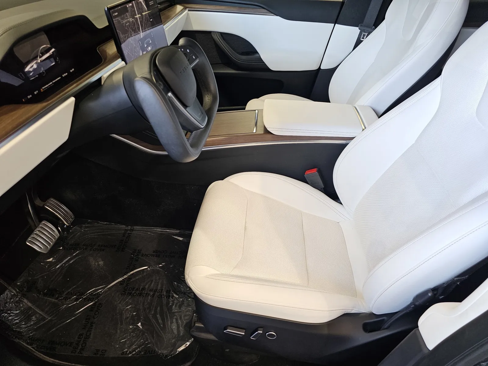 Tesla Model X photo 12