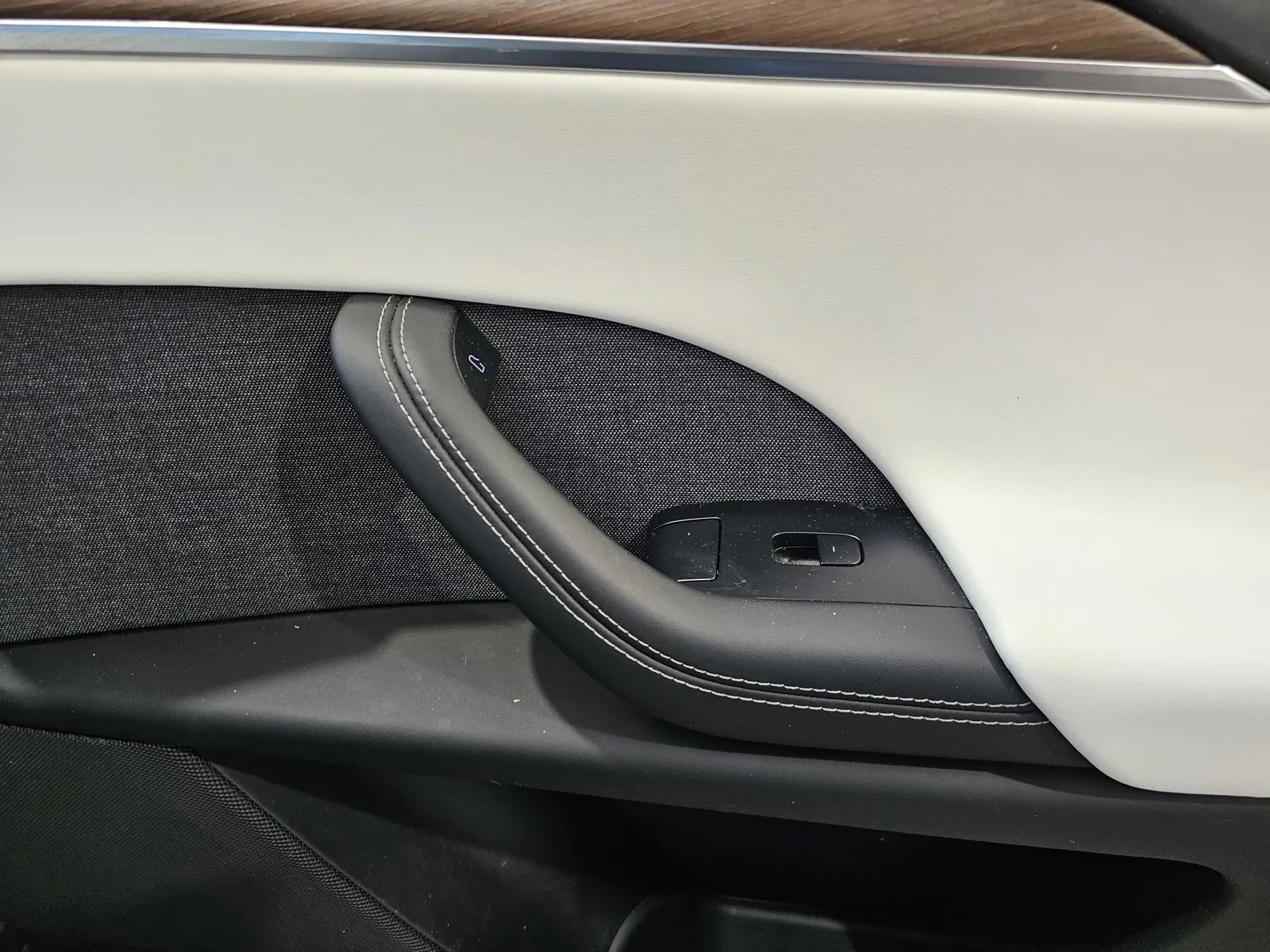 Tesla Model X photo 6