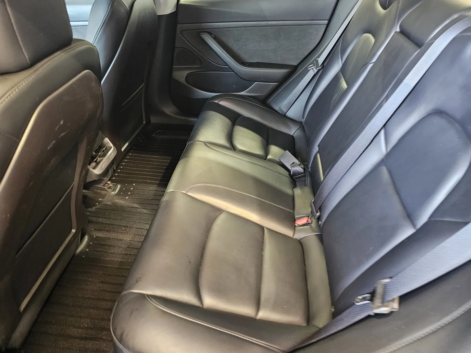 Tesla Model 3 photo 12