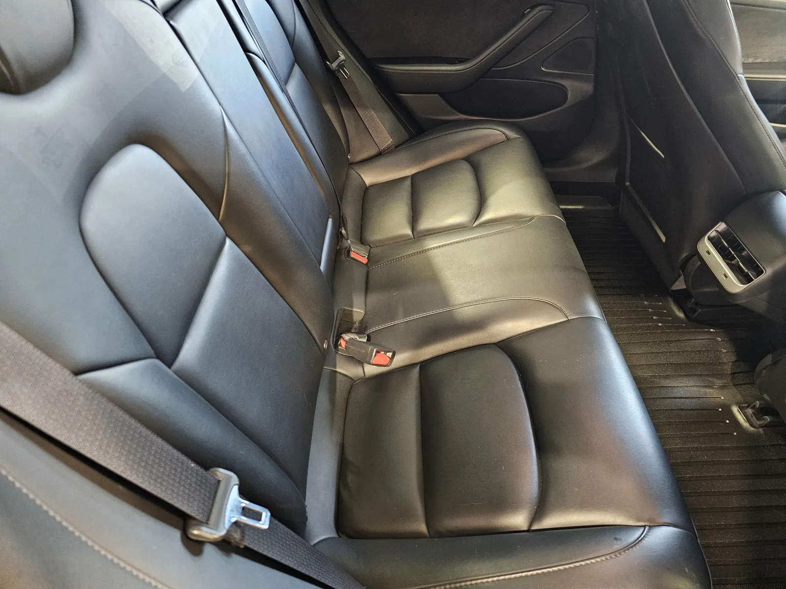 Tesla Model 3 photo 9
