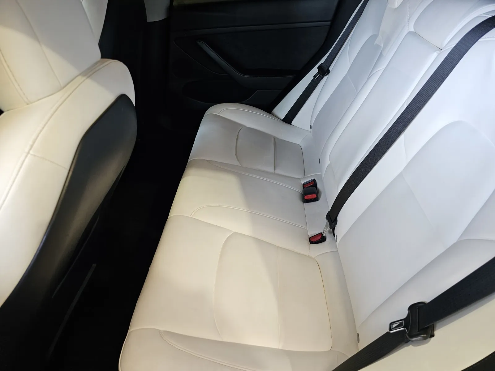 Tesla Model 3 photo 12