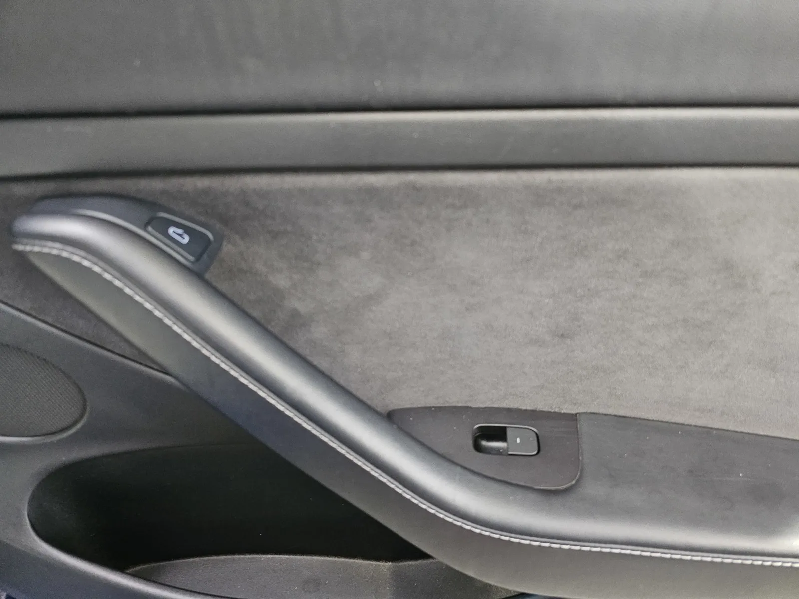 Tesla Model 3 photo 8