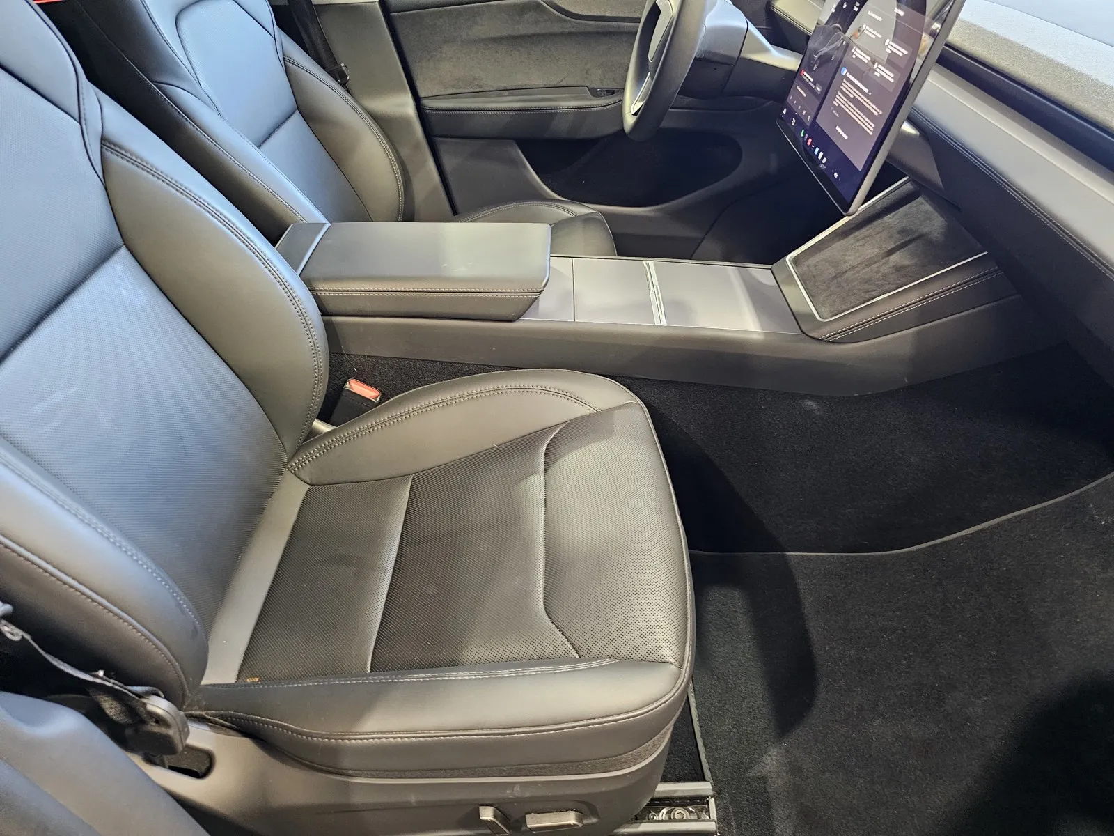 Tesla Model Y photo 7