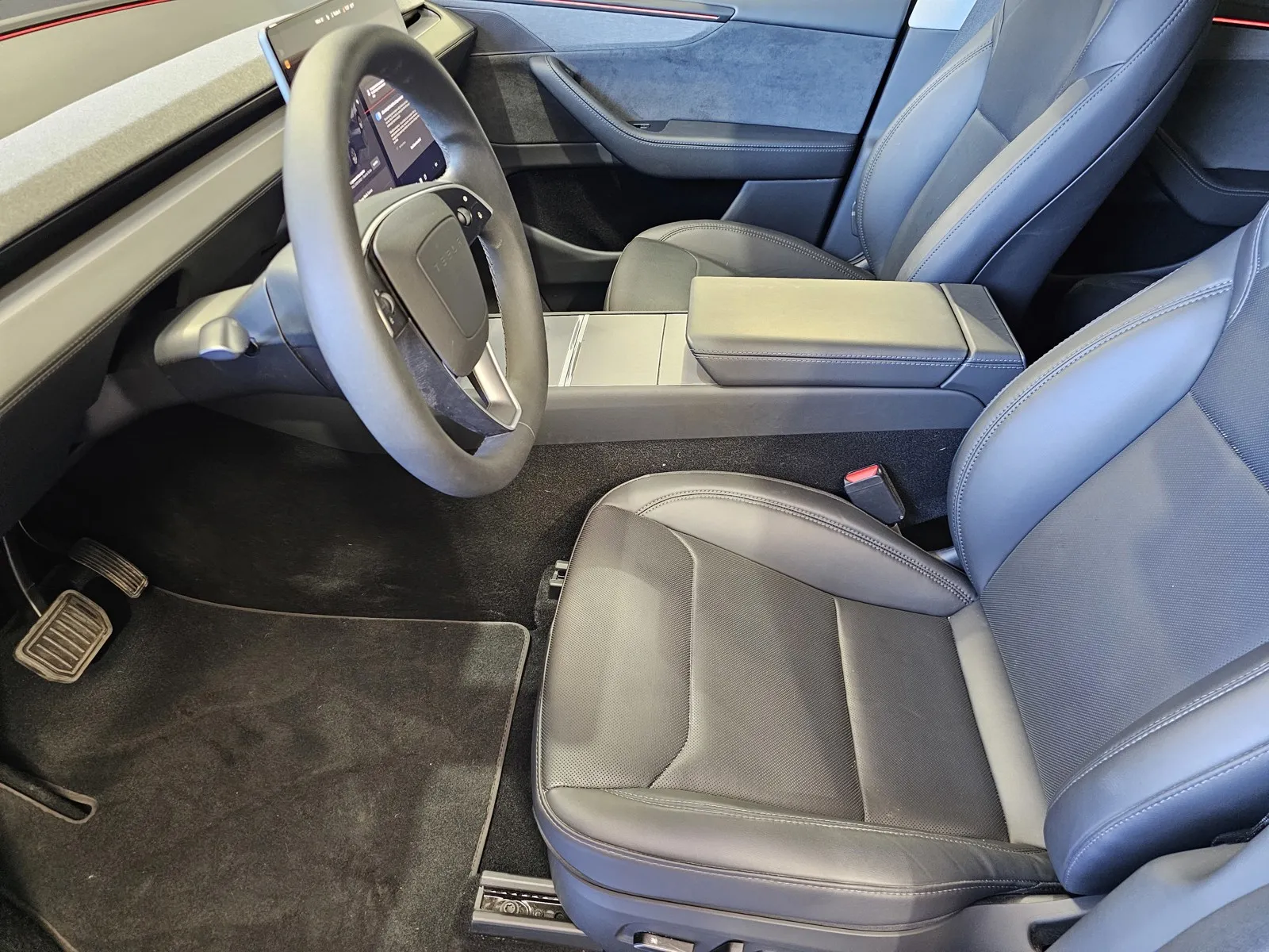 Tesla Model Y photo 14