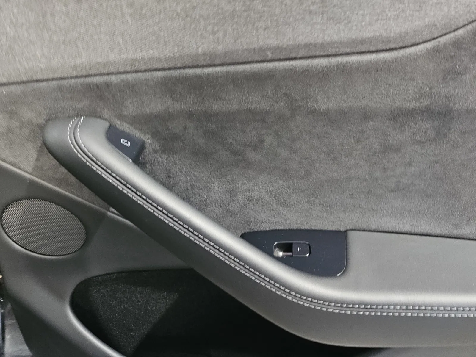 Tesla Model Y photo 8