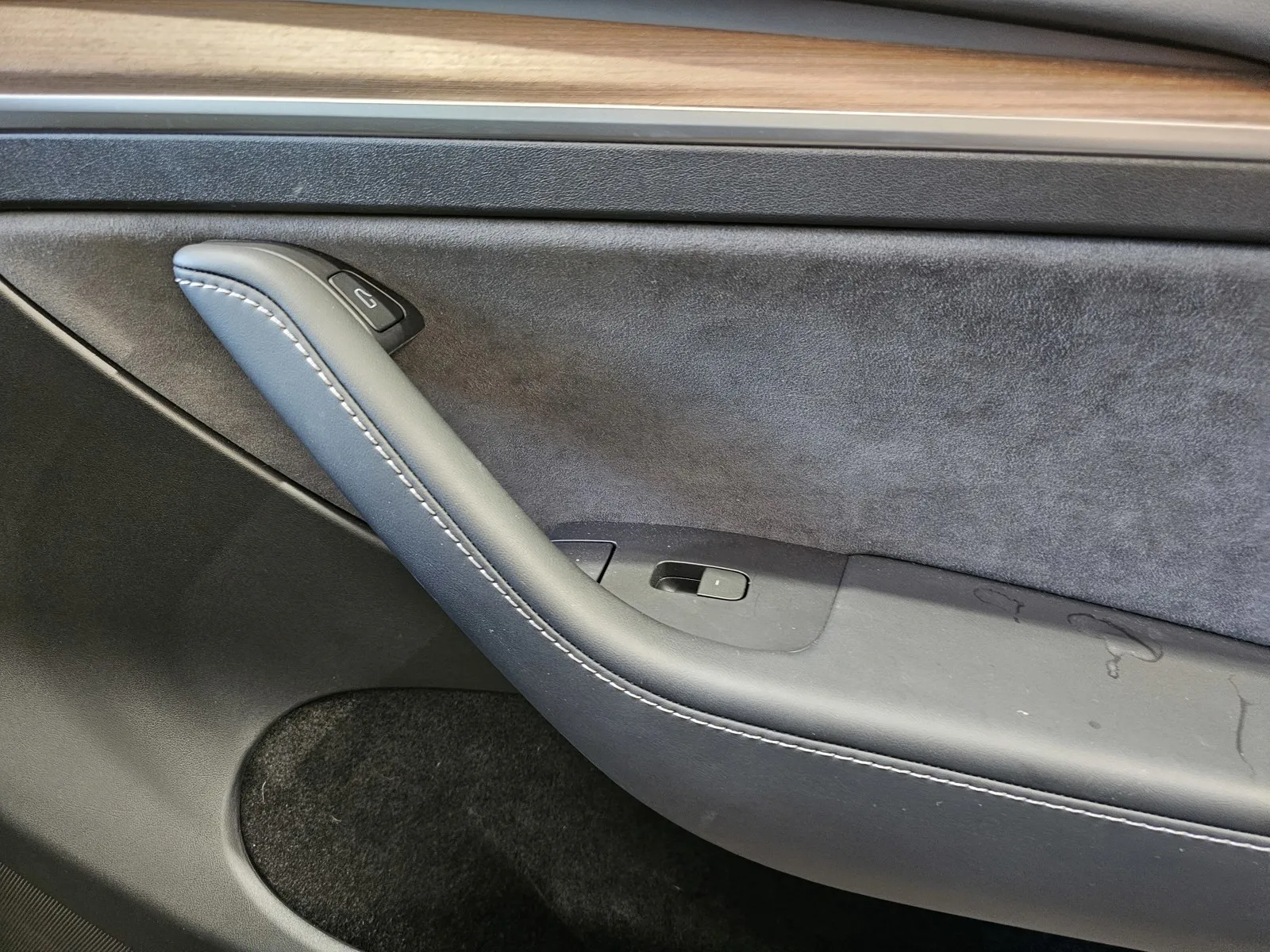 Tesla Model Y photo 6