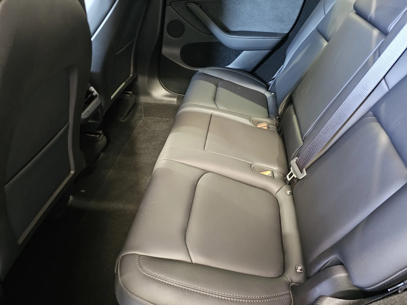 Tesla Model Y photo 12